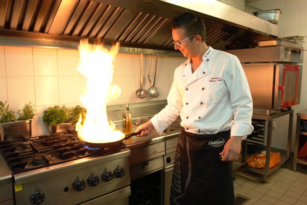 Landhotel Weisses Roess'L Adorf Ngoại thất bức ảnh